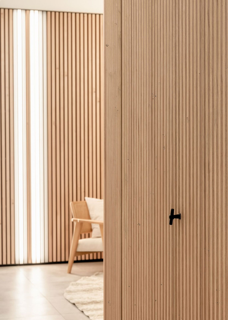 The Lodge - Wave - Pepper Oak.webp